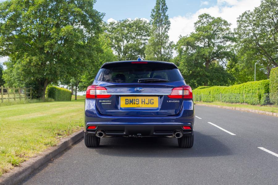  Subaru Levorg GT 2017 года  (UK) (фото 10 из 12)